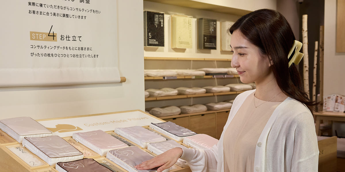 素材を選んでいるイメージ画像