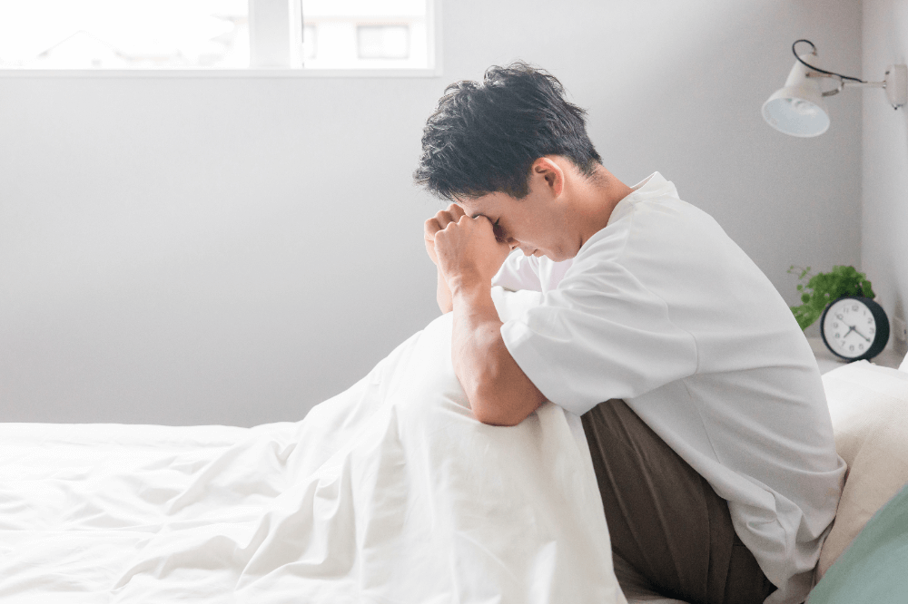 人, 男, 屋内, ベッド が含まれている画像
自動的に生成された説明