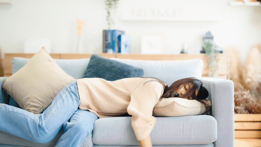 屋内, 部屋, 暮らし, 座る が含まれている画像
自動的に生成された説明